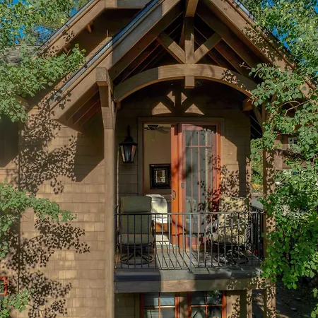 Lakefront Retreat Across From Homewood Resort